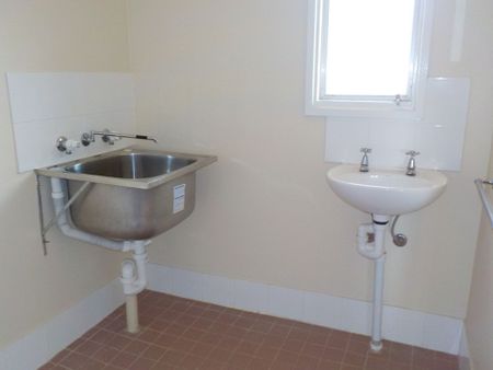 Unit 4 McCarthy Street&comma; Port Augusta West &lpar;Acacia Apartments&rpar; - Photo 3