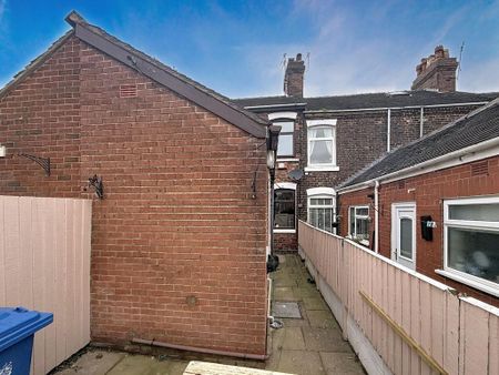 2 bedroom terraced house to rent - Photo 2