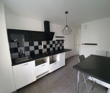 Location Appartement 3 pièces 72m² - Photo 3