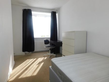 4 bedroom flat to rent - Photo 5