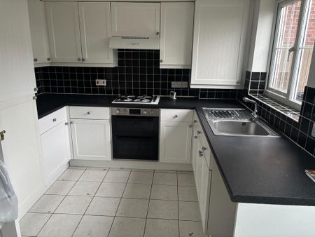 2 bedroom terraced house to rent - Photo 4