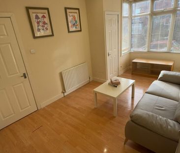 Room 5, Knowle Road, Burley, Leeds, LS4 2PJ - Photo 5