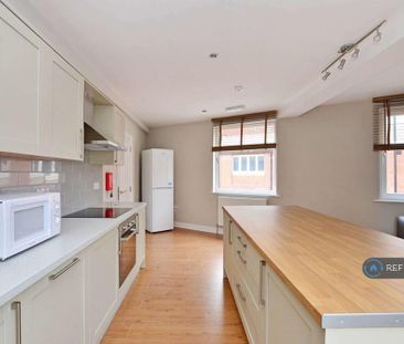 4 bedroom flat to rent - Photo 3