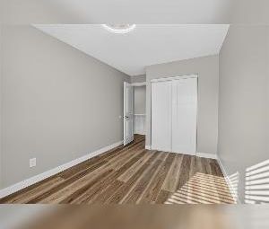2 Bed 1 Bath Multi Level Unit Inglewood Edmonton - Photo 6