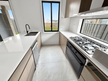 BRAND NEW MODERN DUPLEX WITH ADDED UPGRADES - Photo 5