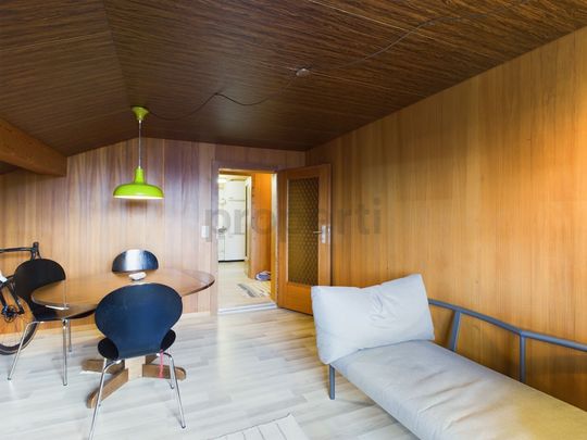 Furnished 2-room attic apartment with beautiful mountain views in Andiast - Foto 1