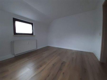 1.Monat Kaltmietfrei - Wunderschöne Dachgeschosswohnung im ruhigen Lunzenau - Photo 2