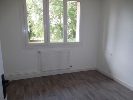 Location Appartement 4 pièces 65m² ROANNE 42300 - Photo 2