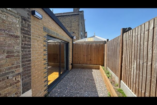 1 Bed Flat, Brewster Road, E10 - Photo 1