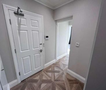 Bridge Road, Hampton Court Village, East Molesey, Surrey, KT8 - Photo 4