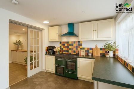 1 bedroom in a house share to rent - Photo 2