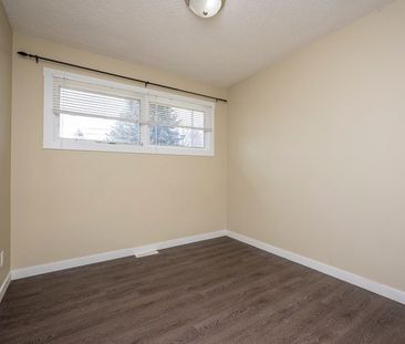 6031 Lacombe Way SW – LAKEVIEW – Single Family Home - Photo 4