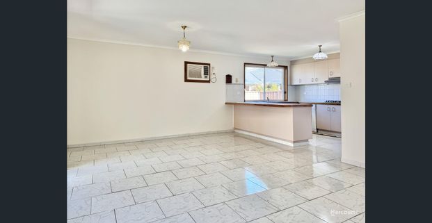 Spacious Four-Bedroom Family Home with Modern Comforts... - Photo 1