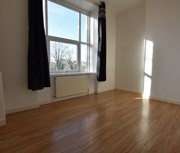 1 Bed Flat, Crescent Road, LU2 - Photo 1