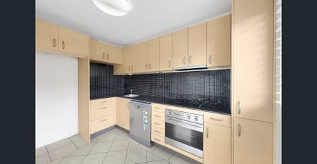 Walk to Racecourse Road- Brand New Bathroom! - Photo 3