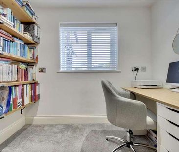 Chatsworth Avenue, Portsmouth, PO6 - Photo 2