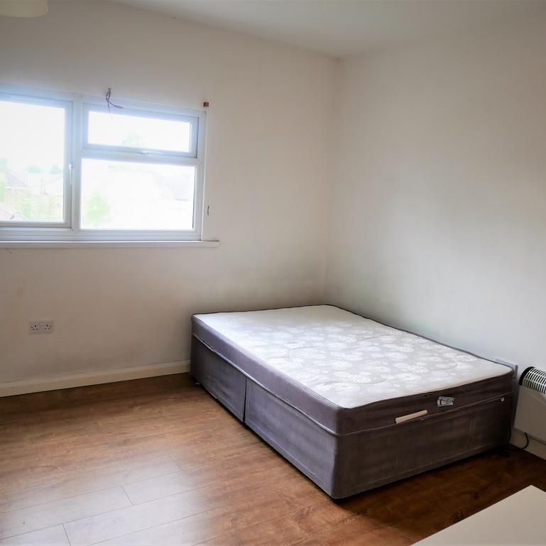 1 bedroom in a house share to rent - Photo 1