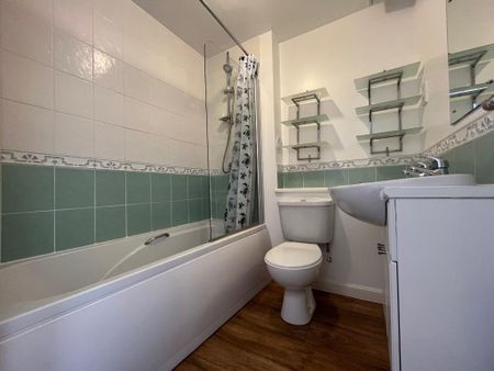 2 bedroom flat to rent - Photo 2