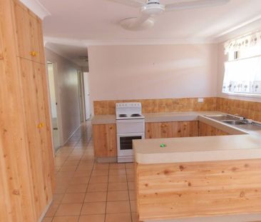 3 Bedroom Brick Available in Central Bargara - Photo 4