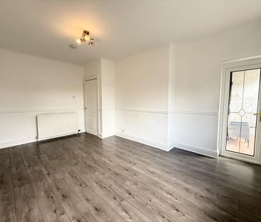 3 bedroom flat to rent - Photo 4