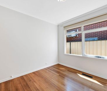 Ideally located 3 bedroom home - Photo 3