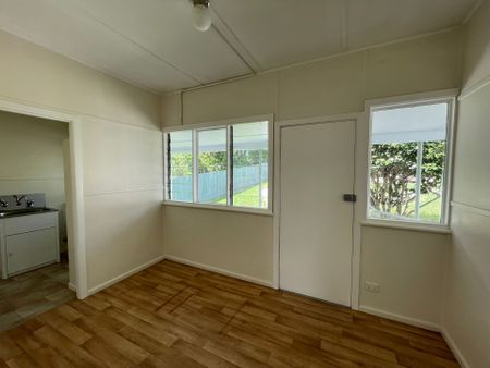 Three Bedroom Family Home - Photo 2