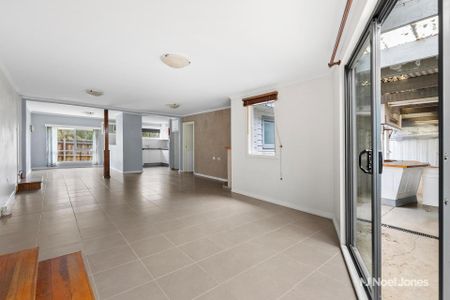 24 Melton Grove, CROYDON - Photo 2