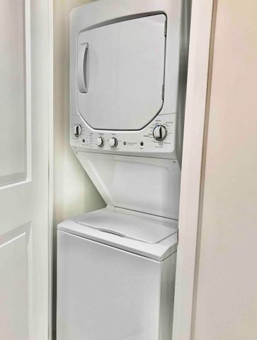 For Lease - 1630 Queen Street Unit# 412, Toronto, Ontario - Photo 3