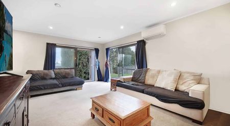 Home in the Centre of new Lynn! - Photo 3