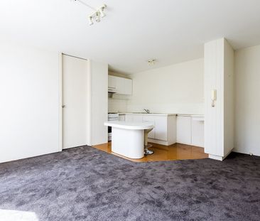 PERFECT LOCATION ONE BEDROOM APARTMENT ON MATHOURA! - Photo 3
