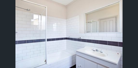 Split Level| Private | Townhouse - Photo 2
