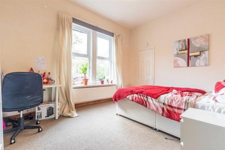 3 bedroom flat to rent - Photo 5