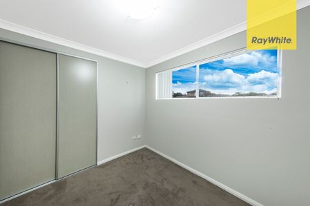 TWO BEDROOM GROUND FLOOR UNIT WITH HUGE COURTYARD - Photo 3