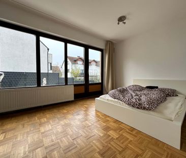 Großes Möbliertes WG Zimmer in EFH - Foto 1