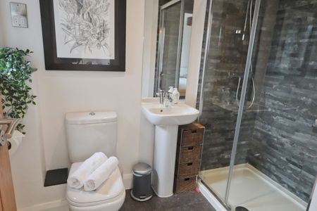 2 Bedroom Home – Medium Let - Photo 5