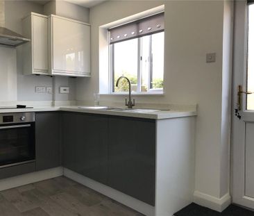 2 bedroom semi-detached house to rent - Photo 4