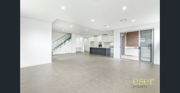 THIS ONE WILL IMPRESS YOU! - Photo 1