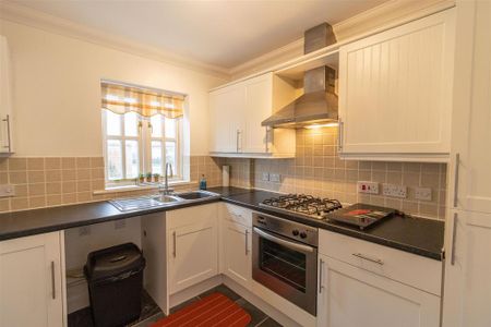 3 bedroom end of terrace house to rent - Photo 2