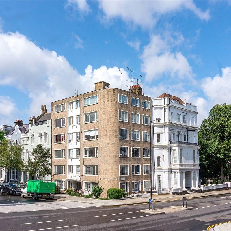 2 bedroom flat in Notting Hill - Photo 1