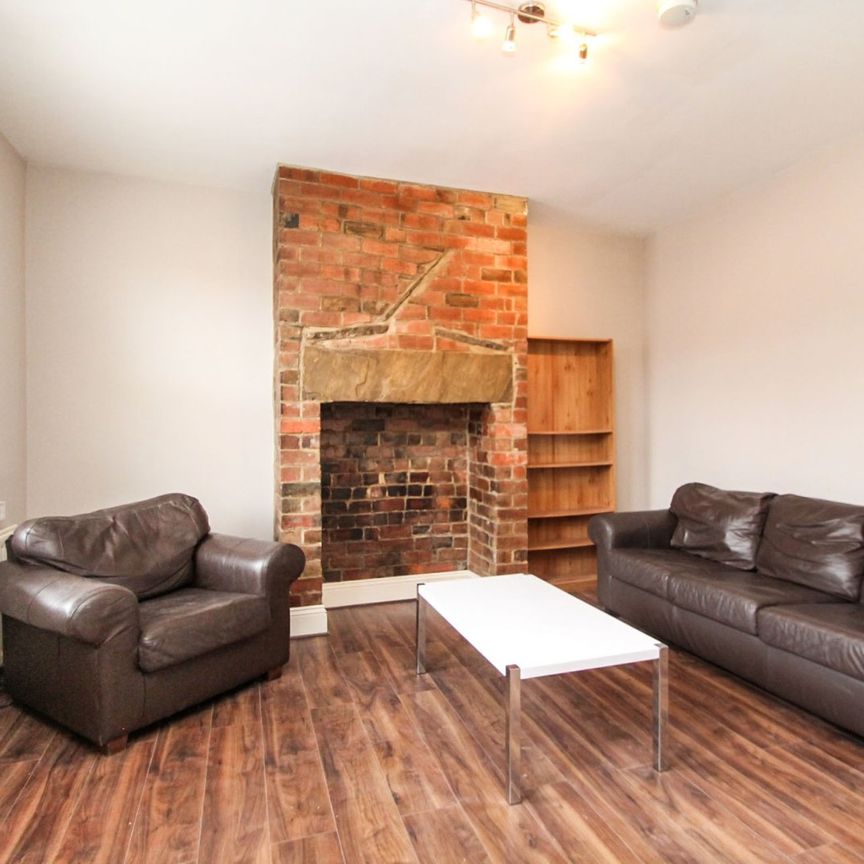 3 bedroom terraced house to rent - Photo 1
