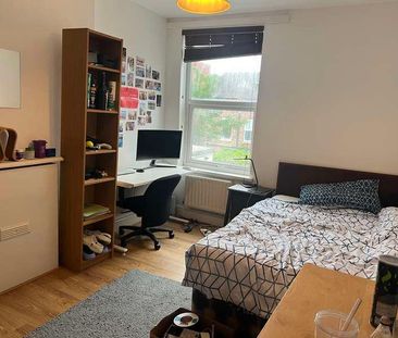 Arthur Avenue: Bed Student House, NG7 - Photo 5