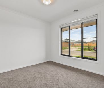 5 Flume Way, Officer VIC 3809 - House For Rent | Domain - Photo 5
