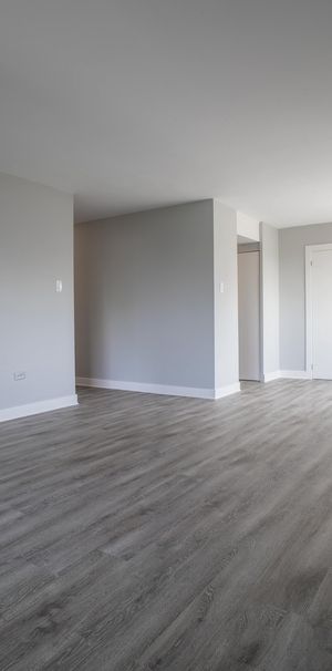 Line 03 - 1225 Saint Marc Street, Montréal - Photo 1