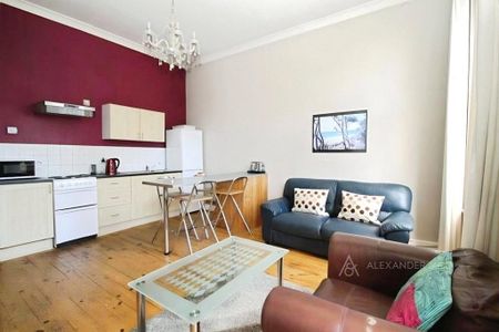 2 bedroom flat to rent - Photo 2