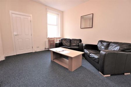 4 bedroom maisonette to rent - Photo 2