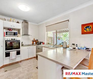 “Great Family Home” - Photo 4