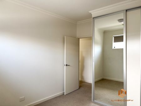 College Park - Photo 3