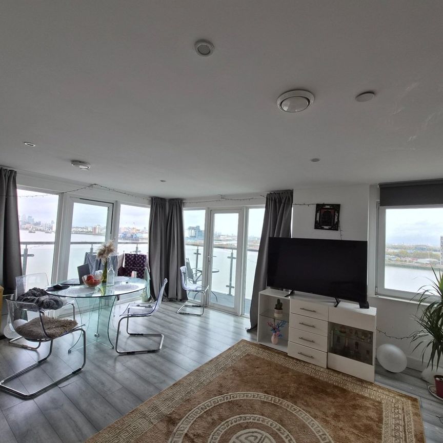 Room in a Shared Flat, Mast Quay, SE18 - Photo 1