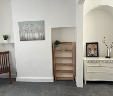 2 Bed Terraced House, Ritchie Road, CR0 - Photo 1