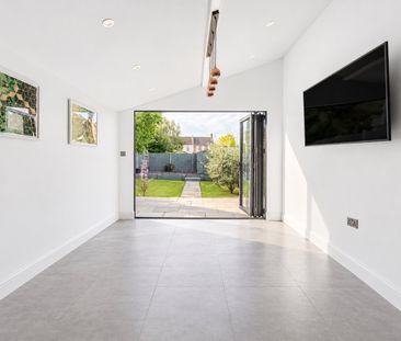 Terraced House to rent - Old Road West, Gravesend, DA11 - Photo 1